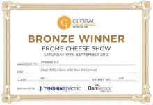 ΧΑΛΚΙΝΟ ΒΡΑΒΕΙΟ ΓΙΑ ΤΗ ΦΕΤΑ ΠΟΠ ΣΤΑ Global  Cheese  Awards  2013  (FROME, ΑΓΓΛΙΑ)